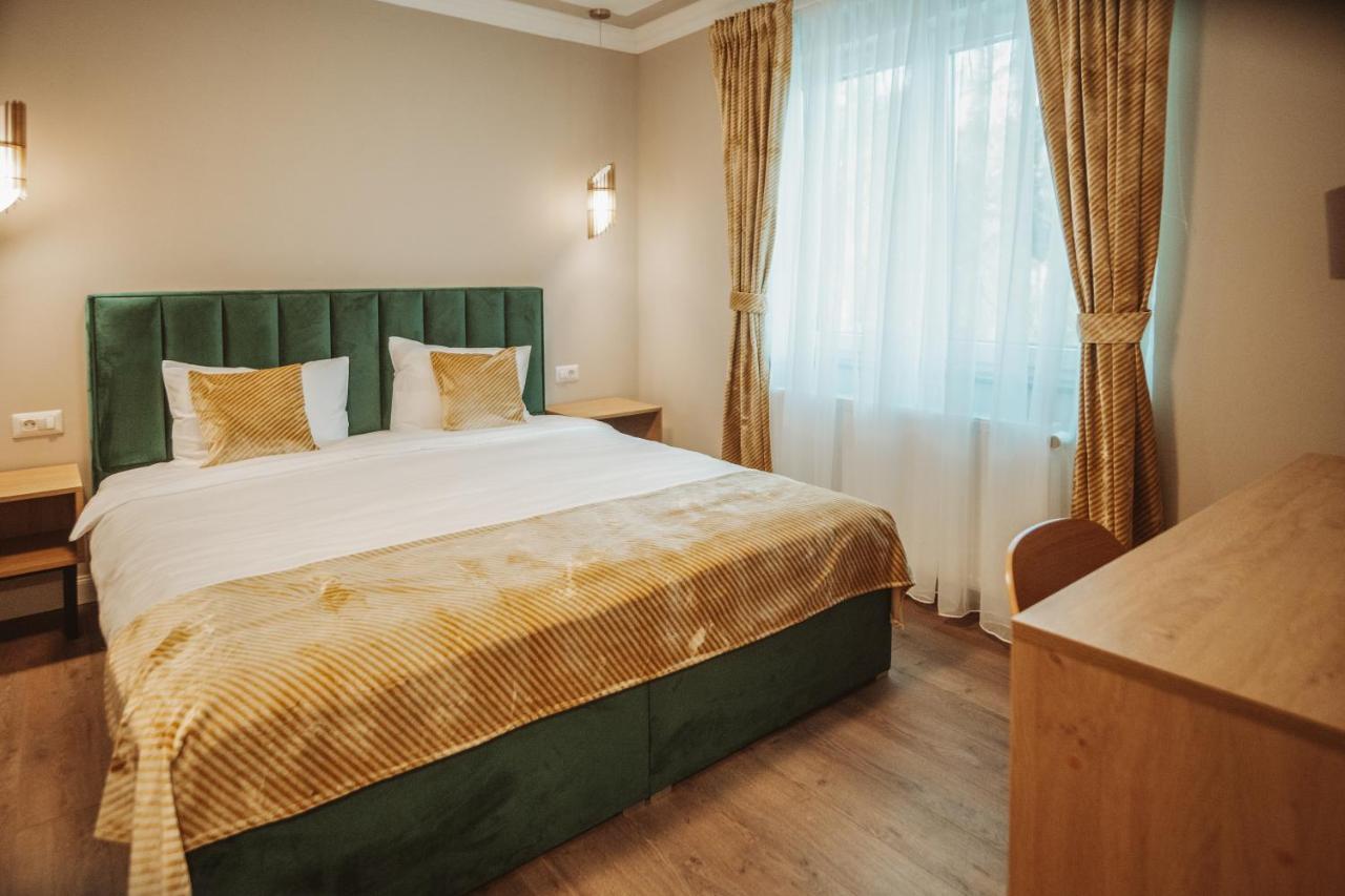 B59 Boutique Hotel Câmpulung Moldovenesc Dış mekan fotoğraf