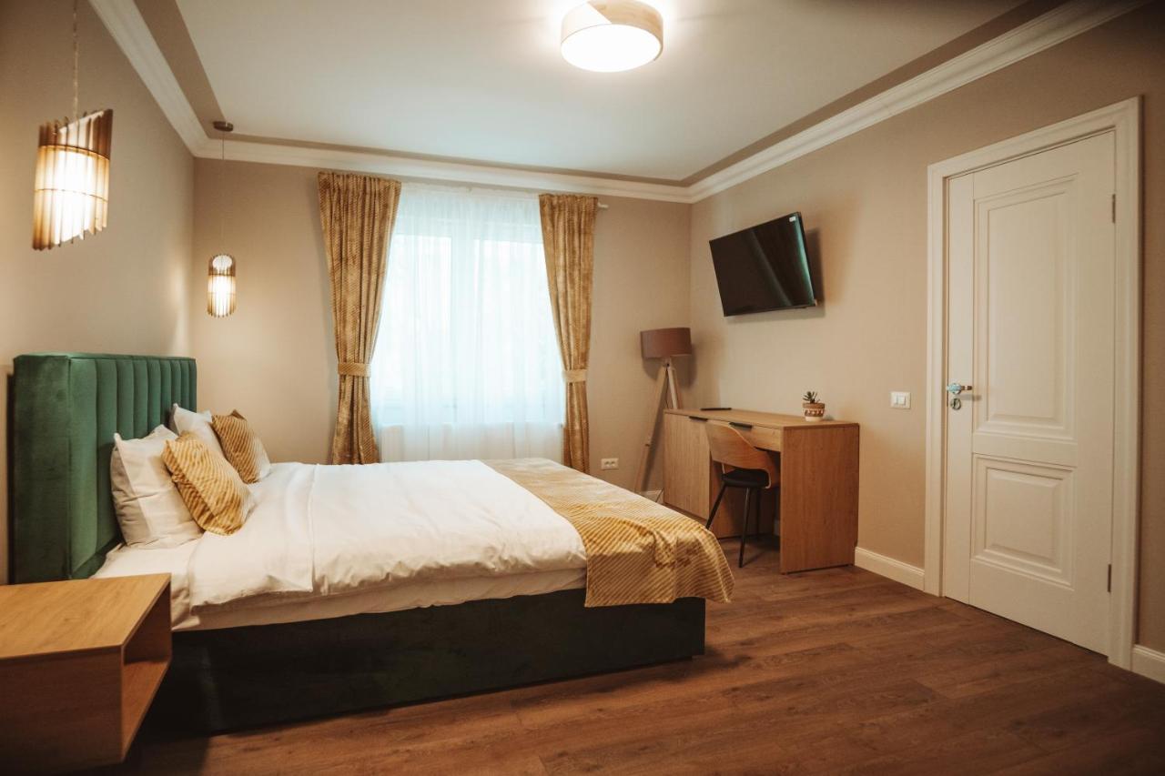B59 Boutique Hotel Câmpulung Moldovenesc Dış mekan fotoğraf